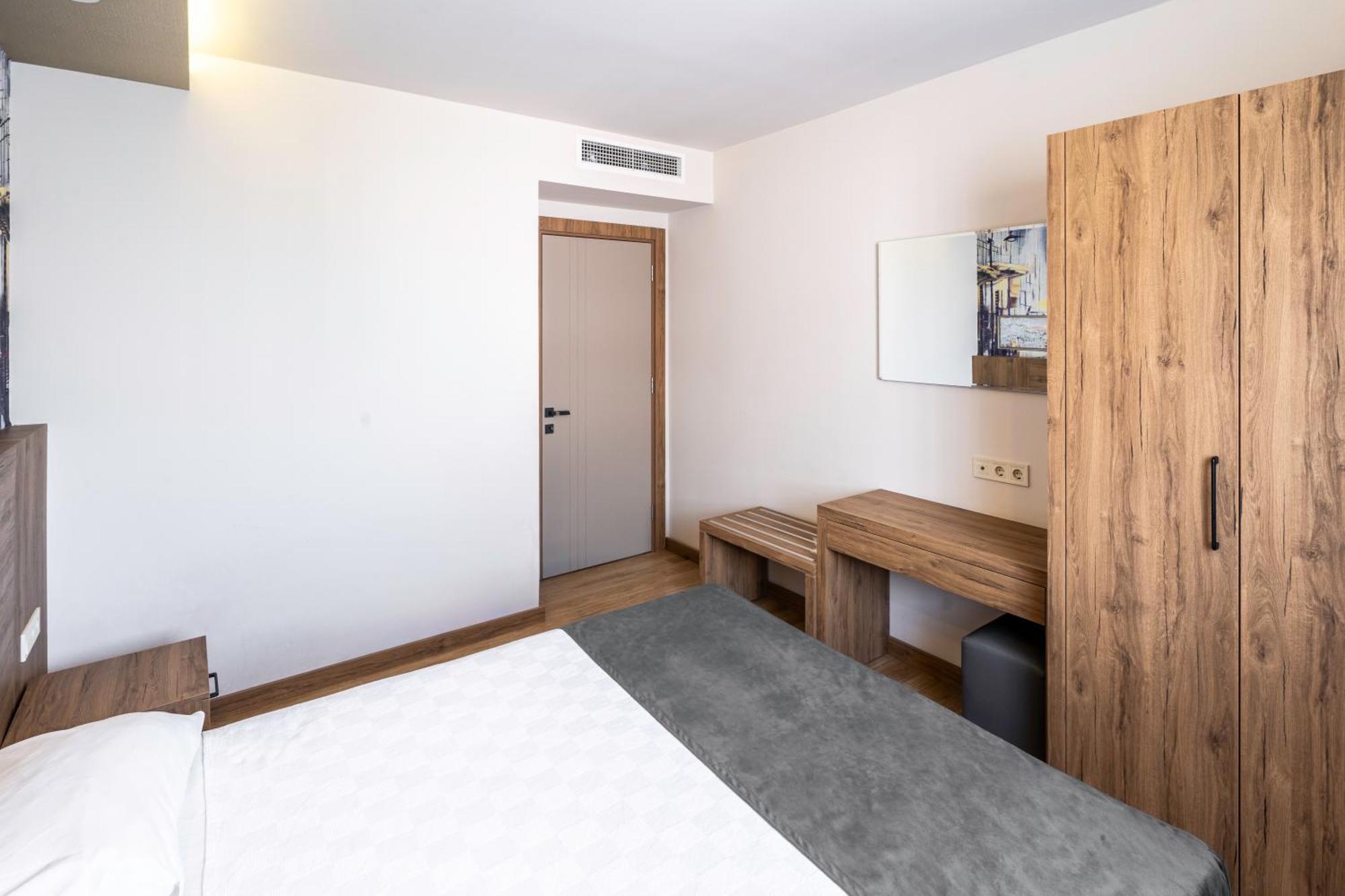 Golden World Suite Hotel Antalya Buitenkant foto
