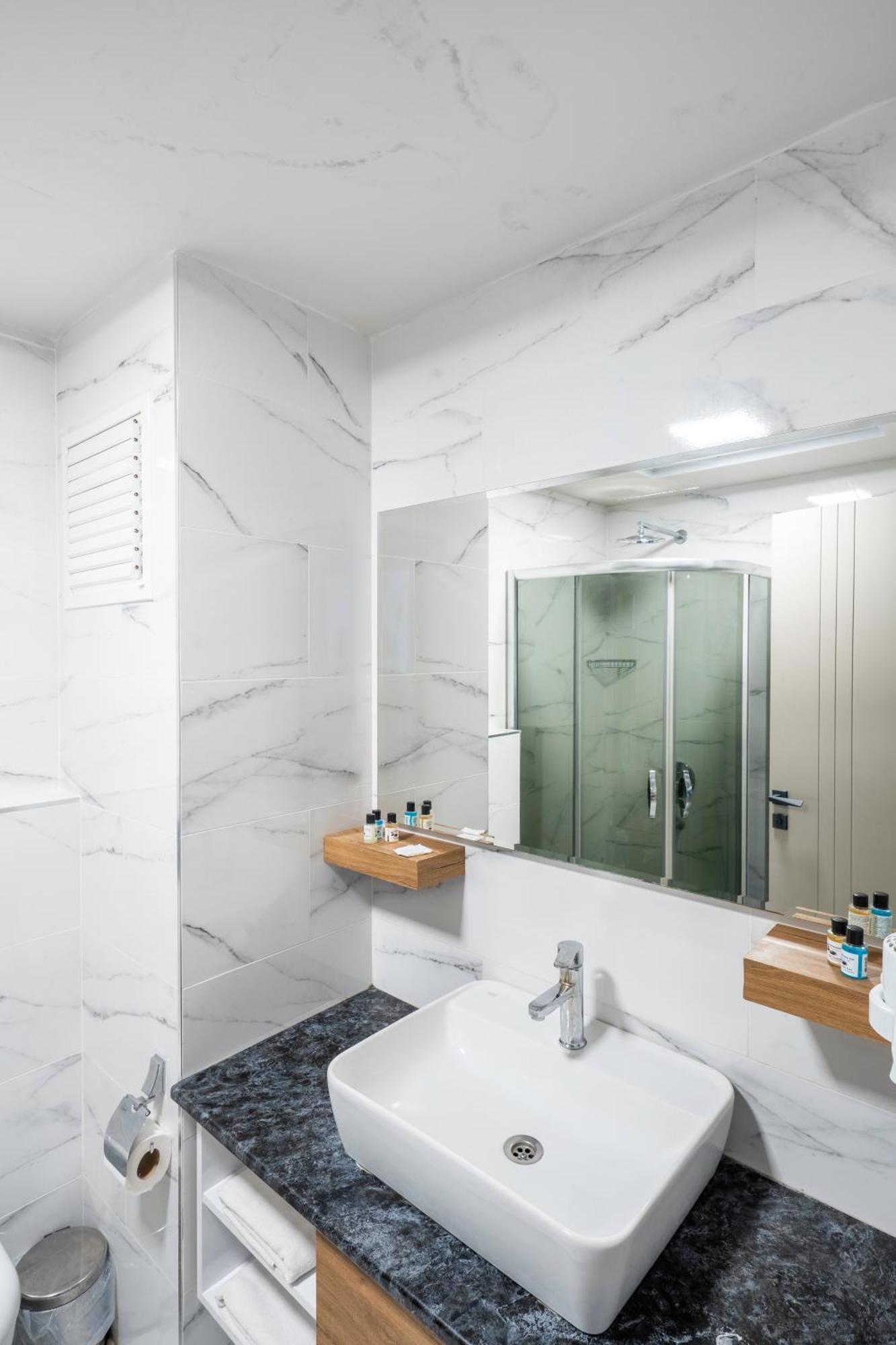 Golden World Suite Hotel Antalya Buitenkant foto
