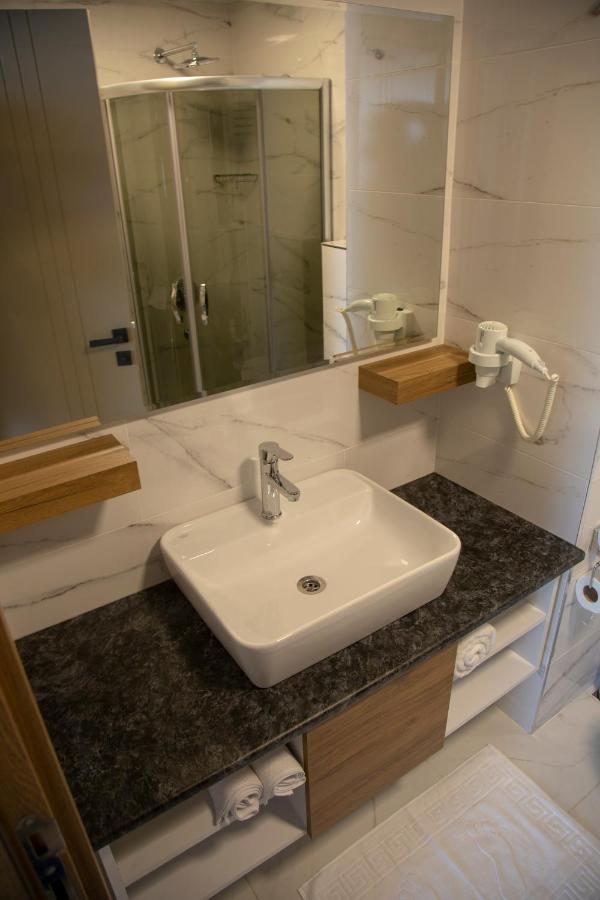 Golden World Suite Hotel Antalya Buitenkant foto